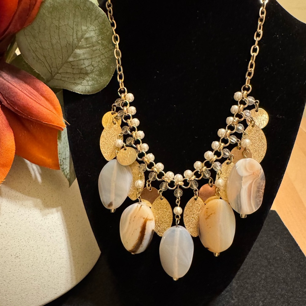 Contemporary G/T statement necklace w/pearl like beads and acrylic drops